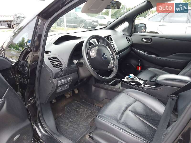 Хэтчбек Nissan Leaf 2014 в 