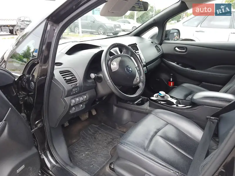 Хэтчбек Nissan Leaf 2014 в 