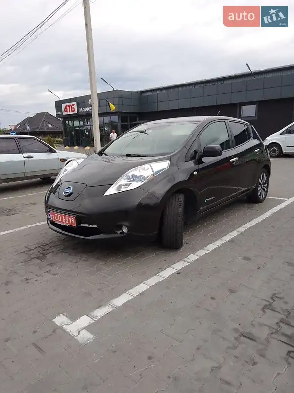 Хэтчбек Nissan Leaf 2014 в 