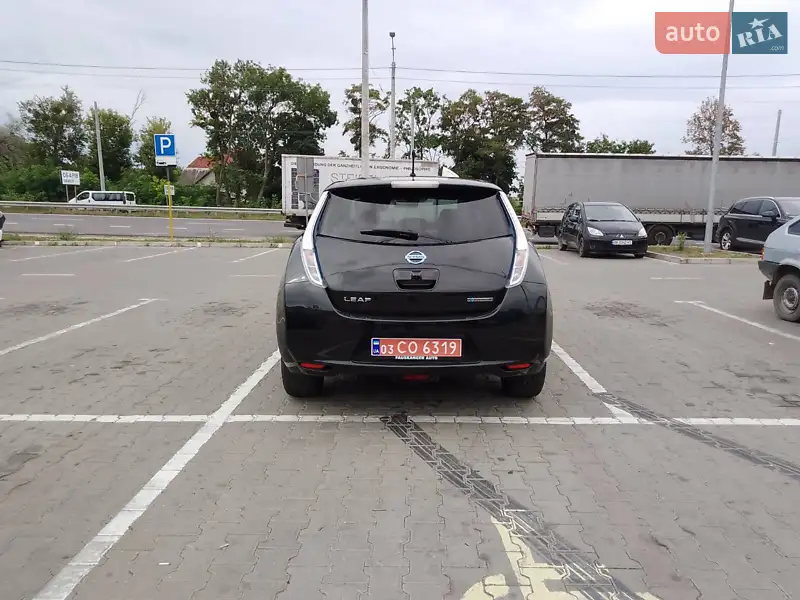 Хэтчбек Nissan Leaf 2014 в 