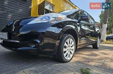 Хэтчбек Nissan Leaf 2014 в 