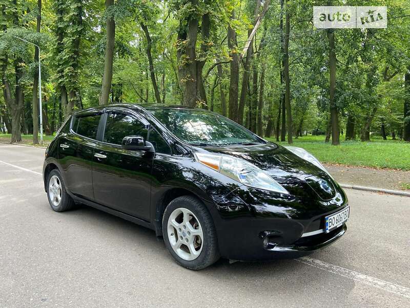 Хэтчбек Nissan Leaf 2013 в Черновцах