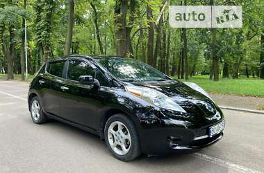 Хетчбек Nissan Leaf 2013 в Чернівцях