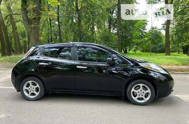 Хетчбек Nissan Leaf 2013 в Чернівцях