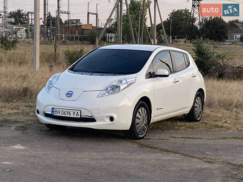 Хэтчбек Nissan Leaf 2015 в Березовке