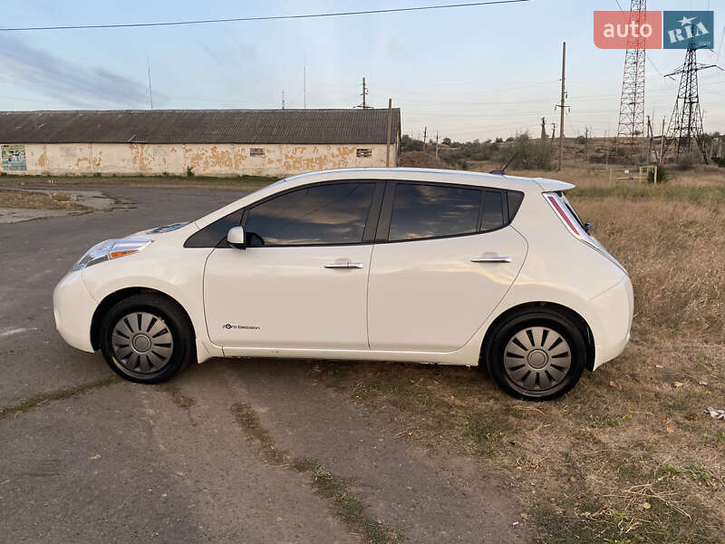 Хэтчбек Nissan Leaf 2015 в Березовке