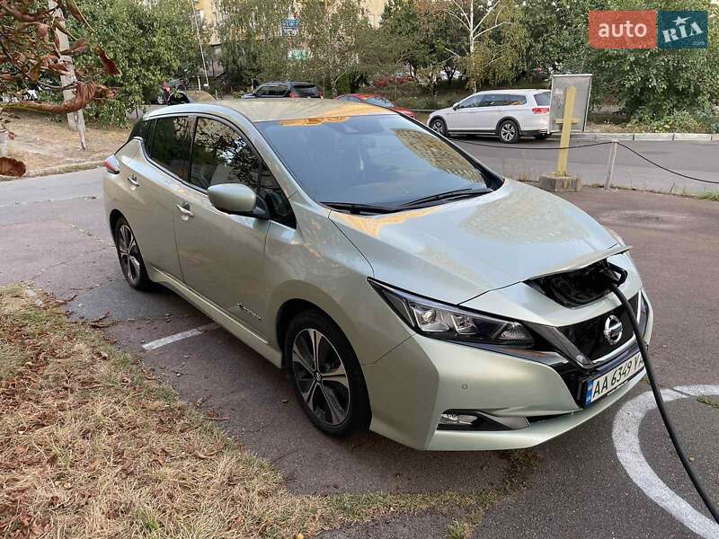 Хэтчбек Nissan Leaf 2018 в Киеве