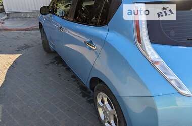 Хэтчбек Nissan Leaf 2011 в 