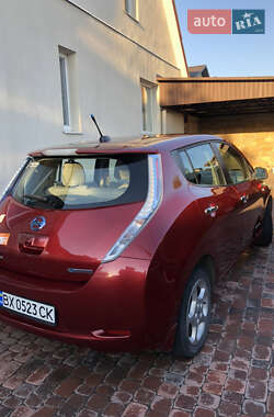 Хэтчбек Nissan Leaf 2012 в 