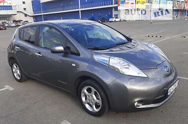 Хетчбек Nissan Leaf 2014 в Дніпрі
