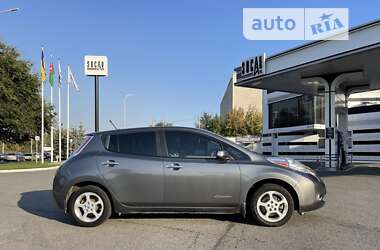 Хэтчбек Nissan Leaf 2014 в 