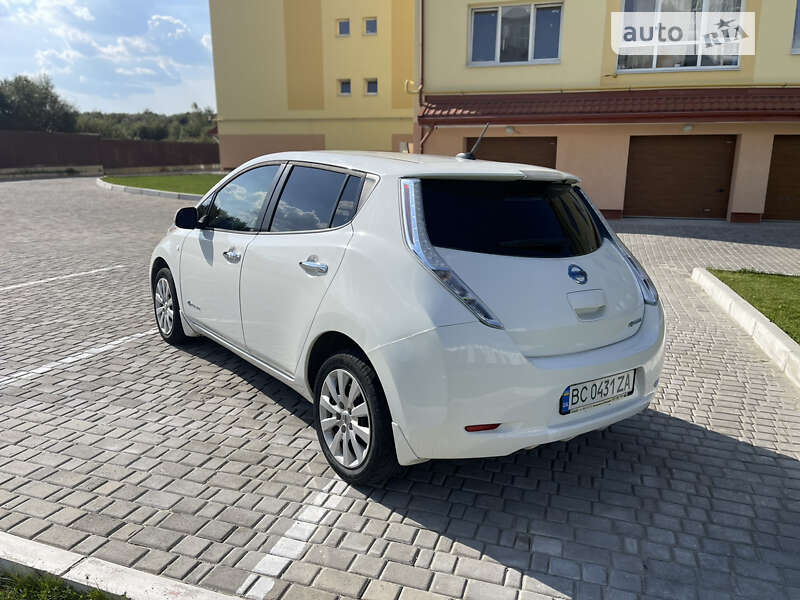 Хэтчбек Nissan Leaf 2013 в Львове