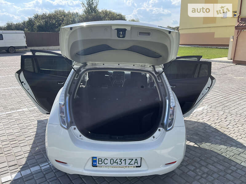 Хэтчбек Nissan Leaf 2013 в Львове