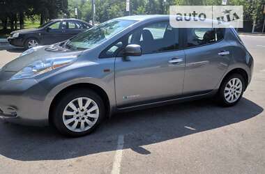 Хэтчбек Nissan Leaf 2015 в 