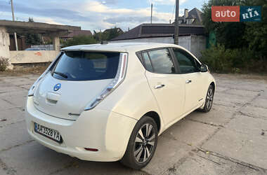 Хэтчбек Nissan Leaf 2013 в 