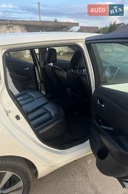 Хэтчбек Nissan Leaf 2013 в 