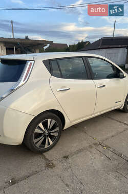 Хэтчбек Nissan Leaf 2013 в 