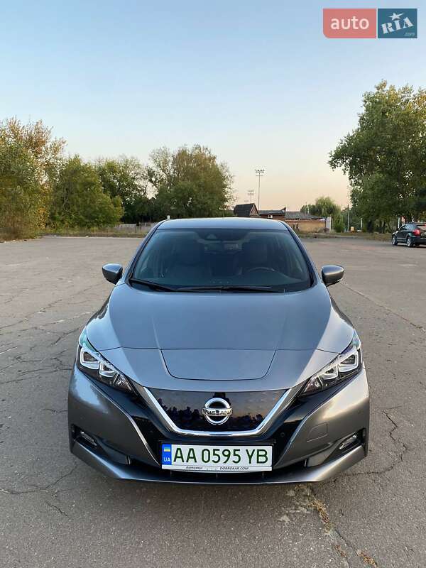 Хэтчбек Nissan Leaf 2018 в Киеве