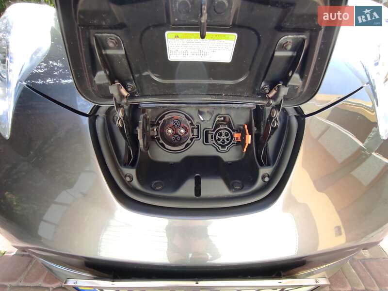 Хэтчбек Nissan Leaf 2014 в Тернополе