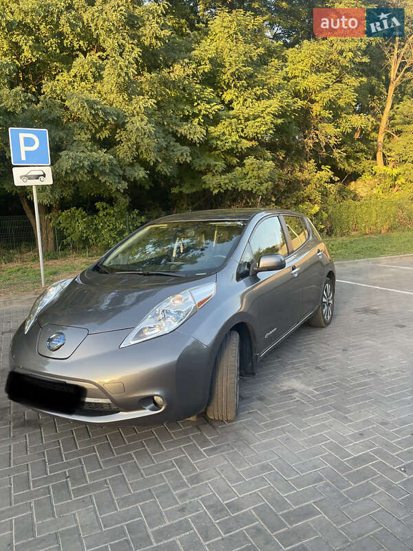 Хетчбек Nissan Leaf 2014 в Дніпрі фото 3 Хетчбек Nissan Leaf 2014 в Дніпрі