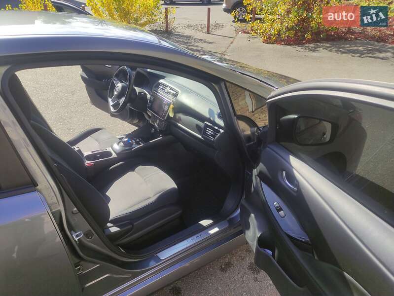 Хэтчбек Nissan Leaf 2018 в Киеве