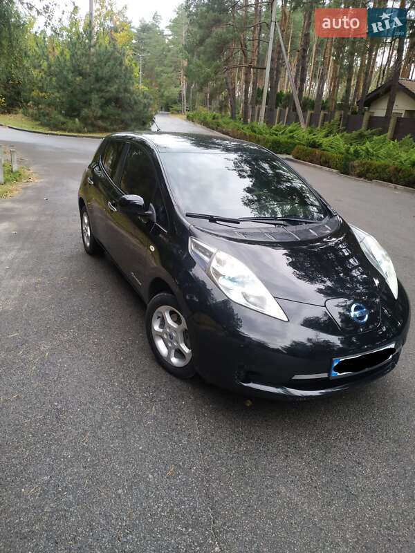 Хэтчбек Nissan Leaf 2011 в Новомосковске