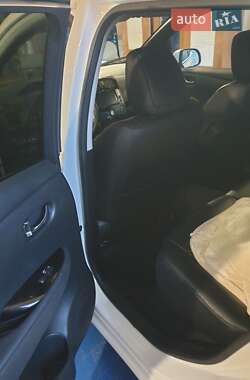 Хэтчбек Nissan Leaf 2017 в 