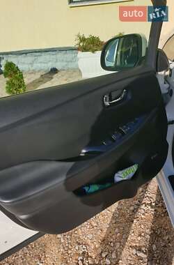 Хэтчбек Nissan Leaf 2017 в 