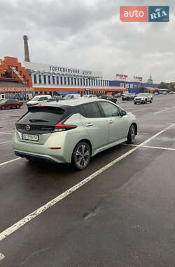 Хэтчбек Nissan Leaf 2018 в 