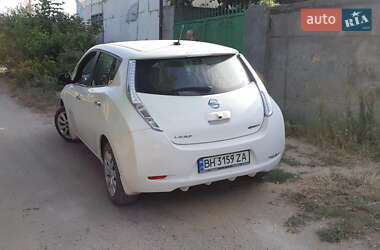Хетчбек Nissan Leaf 2014 в 