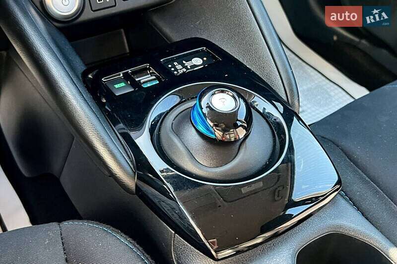 Хэтчбек Nissan Leaf 2021 в Киеве