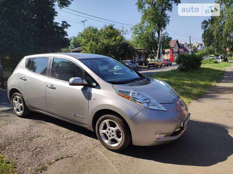 Хетчбек Nissan Leaf 2015 в Полтаві