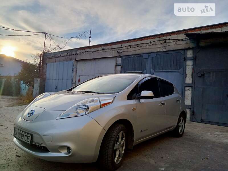 Хетчбек Nissan Leaf 2015 в Черкасах