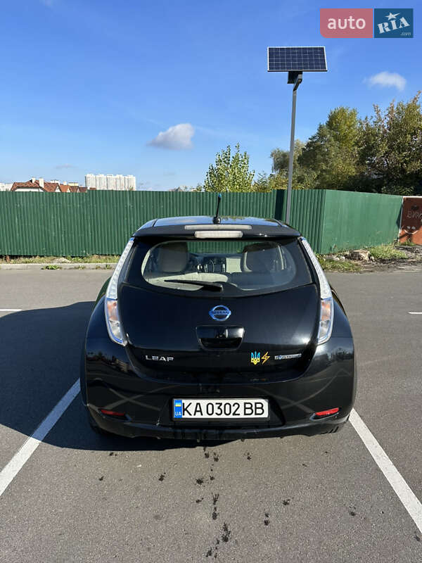 Хэтчбек Nissan Leaf 2011 в Киеве