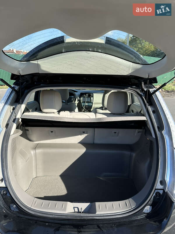 Хэтчбек Nissan Leaf 2011 в Киеве
