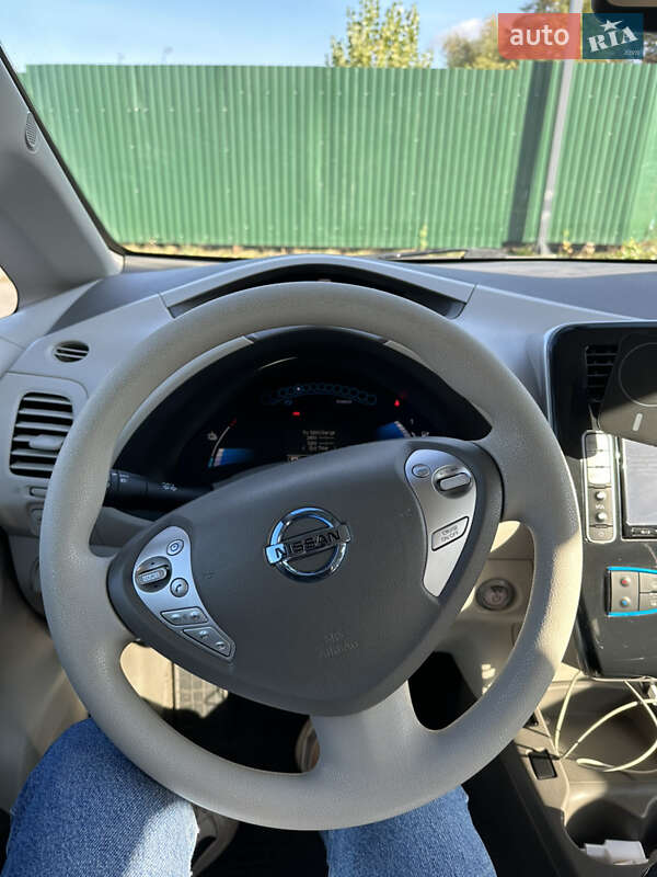 Хэтчбек Nissan Leaf 2011 в Киеве
