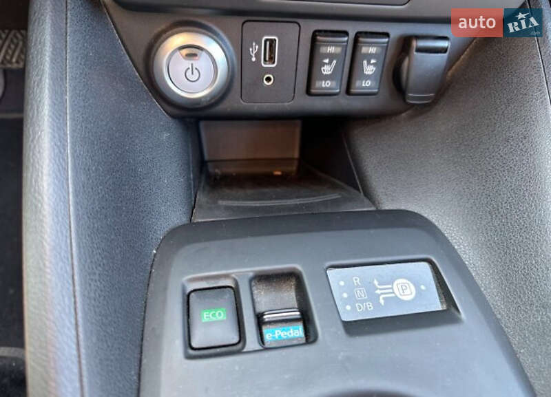 Хэтчбек Nissan Leaf 2019 в Киеве