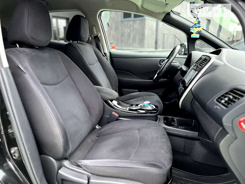 Хэтчбек Nissan Leaf 2013 в Луцке