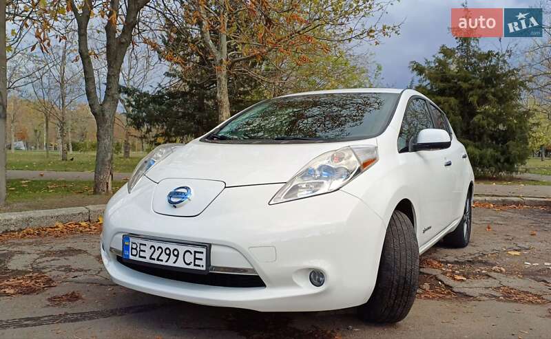 Хэтчбек Nissan Leaf 2015 в Николаеве