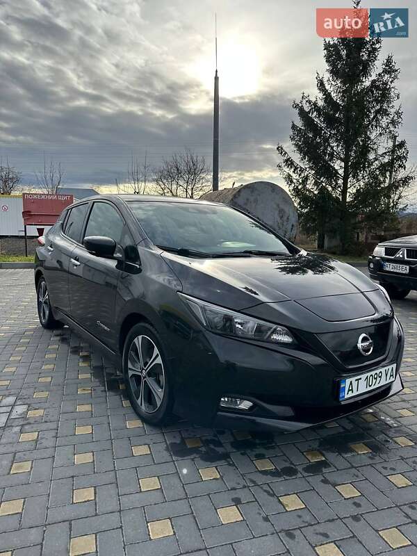 Хэтчбек Nissan Leaf 2018 в 