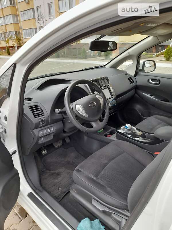 Хэтчбек Nissan Leaf 2016 в Черноморске