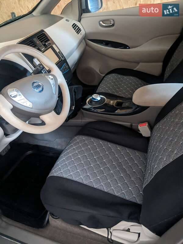 Хэтчбек Nissan Leaf 2011 в Запорожье