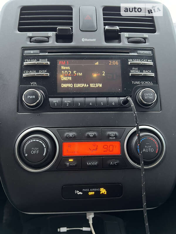 Хетчбек Nissan Leaf 2014 в Дніпрі