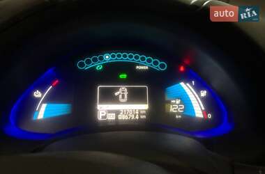 Хэтчбек Nissan Leaf 2013 в 