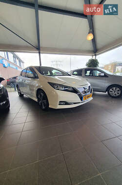 Хэтчбек Nissan Leaf 2018 в 