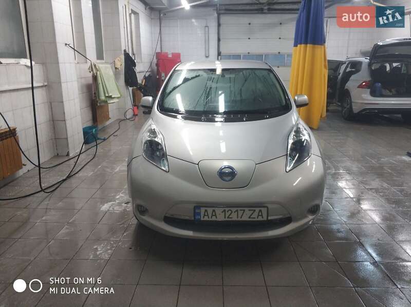 Хэтчбек Nissan Leaf 2014 в Киеве