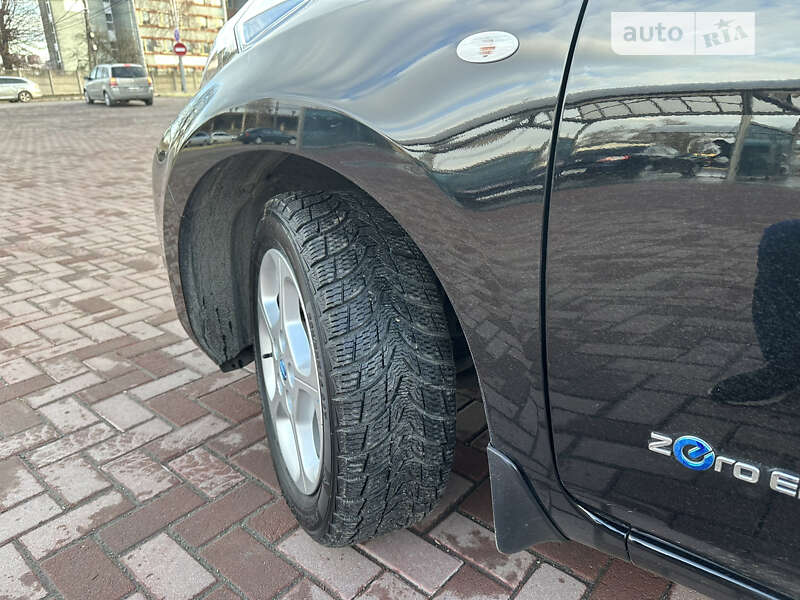 Хэтчбек Nissan Leaf 2012 в Ровно