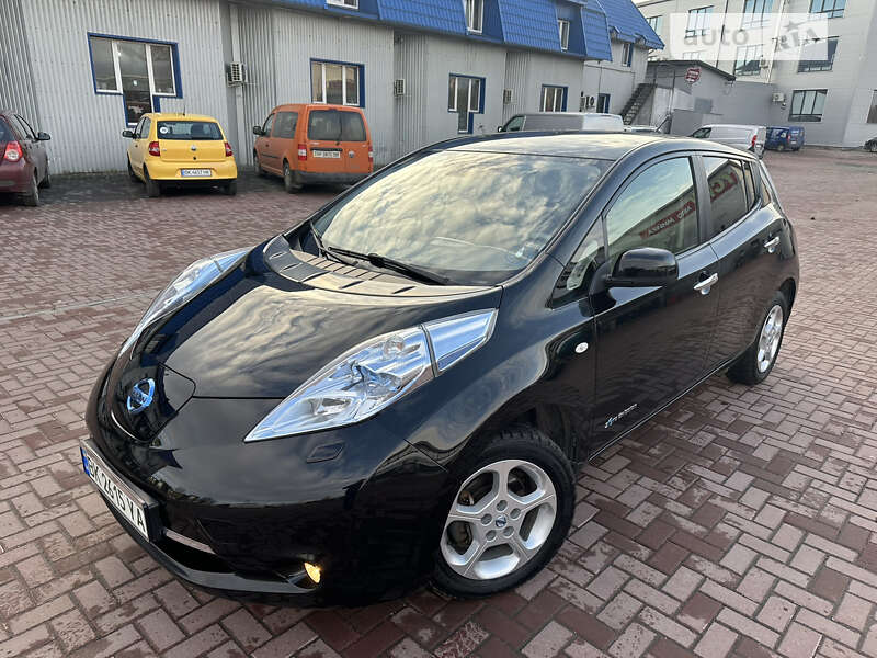Хэтчбек Nissan Leaf 2012 в Ровно