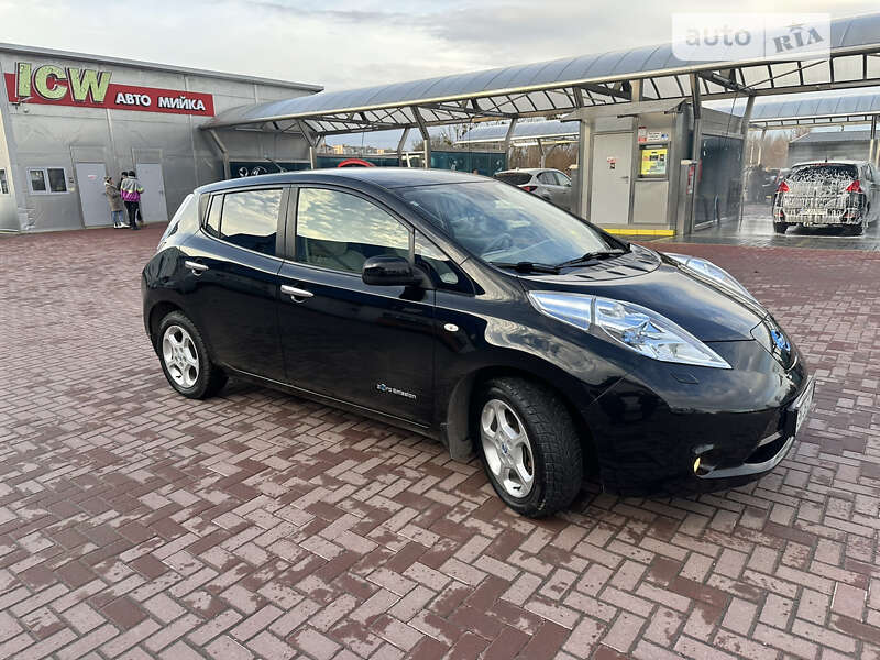 Хэтчбек Nissan Leaf 2012 в Ровно