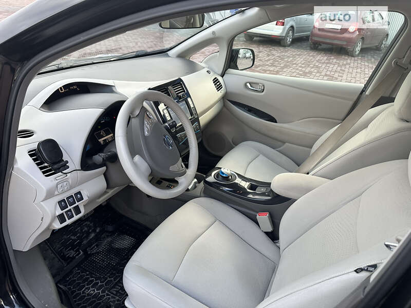 Хэтчбек Nissan Leaf 2012 в Ровно